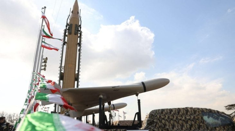 إيران تكشف عن صاروخ باليستي مداه 2000 كيلومتر